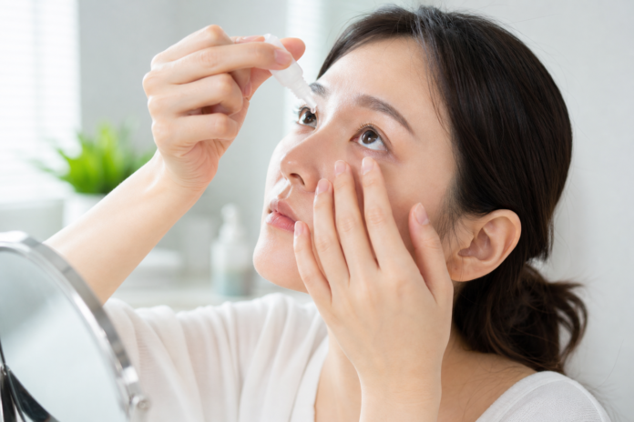 알콘 쿠퍼비전 렌즈 안 빠짐! 눈 상처 없이 안전하게 빼는 법