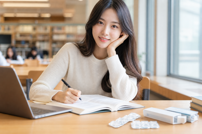 클라렌 원데이 투명렌즈 수분과 베이스 커브 맞춤 선택으로 건조감 줄이기