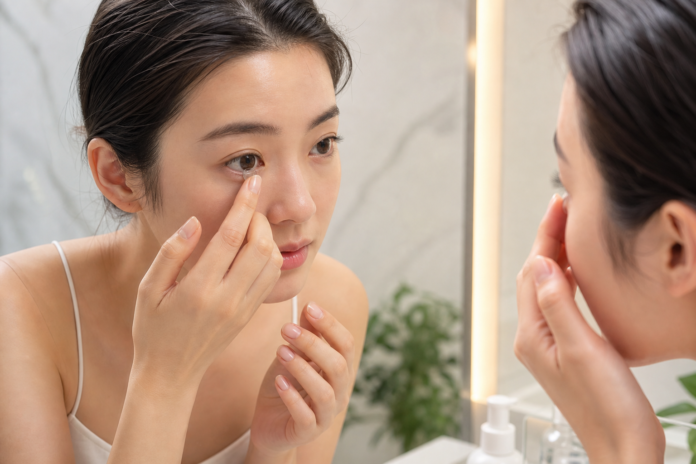 콘택트렌즈 빼는법 상처 없이 쉽게 제거하는 3초 핵심 비법